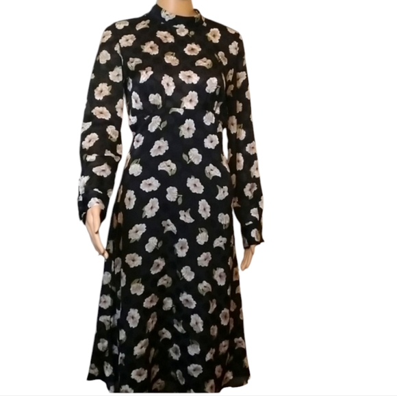 Flattering Zara 2 toned black flowered dress with collar and long button sleeves - Picture 3 of 12